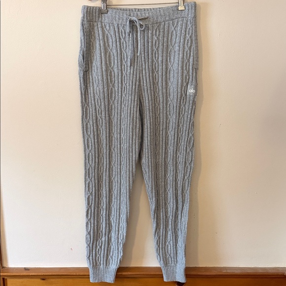 Alo Yoga Cable Knit Winter Bliss Pant in Athletic Heather Grey Size L - Picture 4 of 7